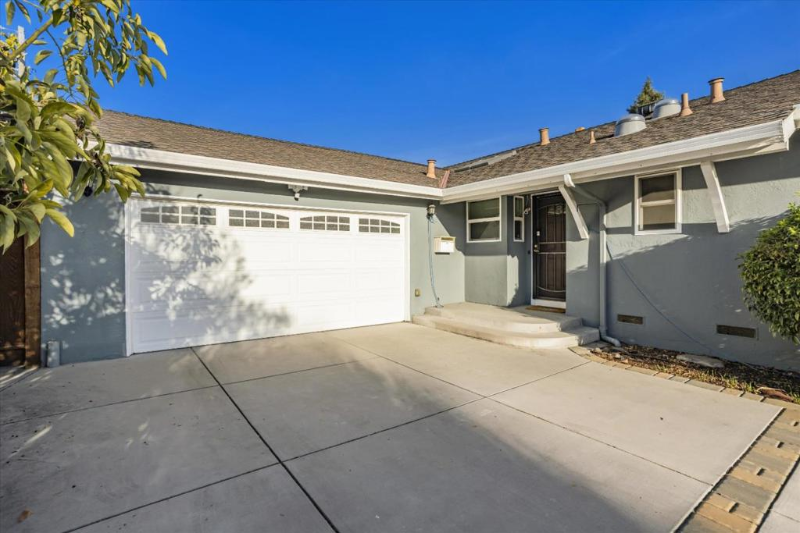 2445 Alvarado Dr - Photo 5 of 20
