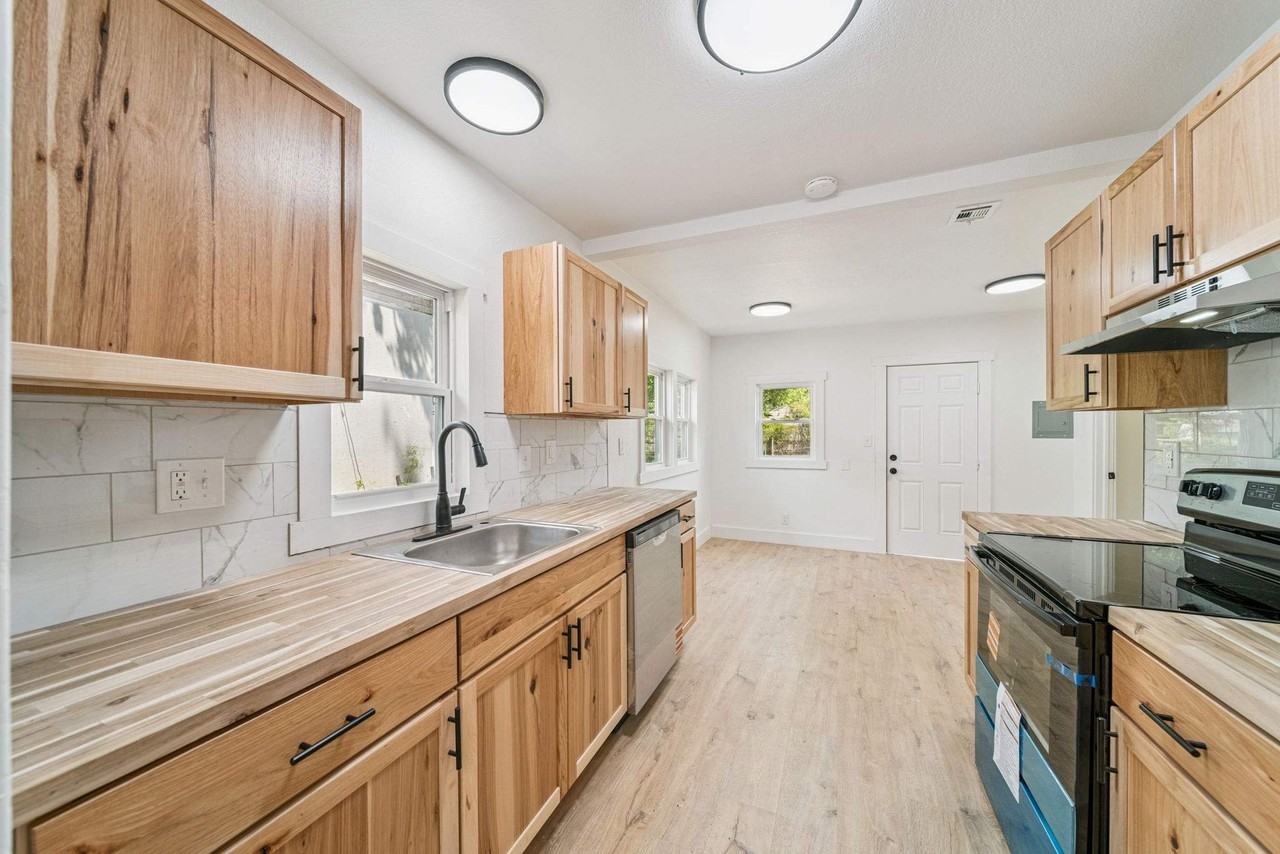 4847 S 32Nd Ave - Photo 3 of 15