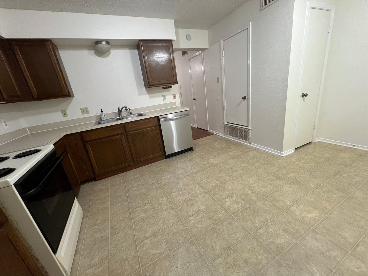 624 Wolftrap Dr #626 - Photo 7 of 12