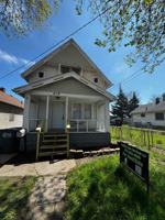 featured image of 419 Clyde St
