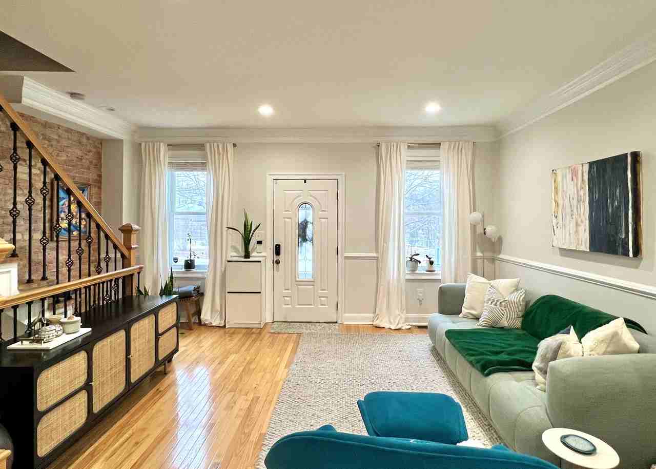 233 Bryant St Ne - Photo 2 of 18