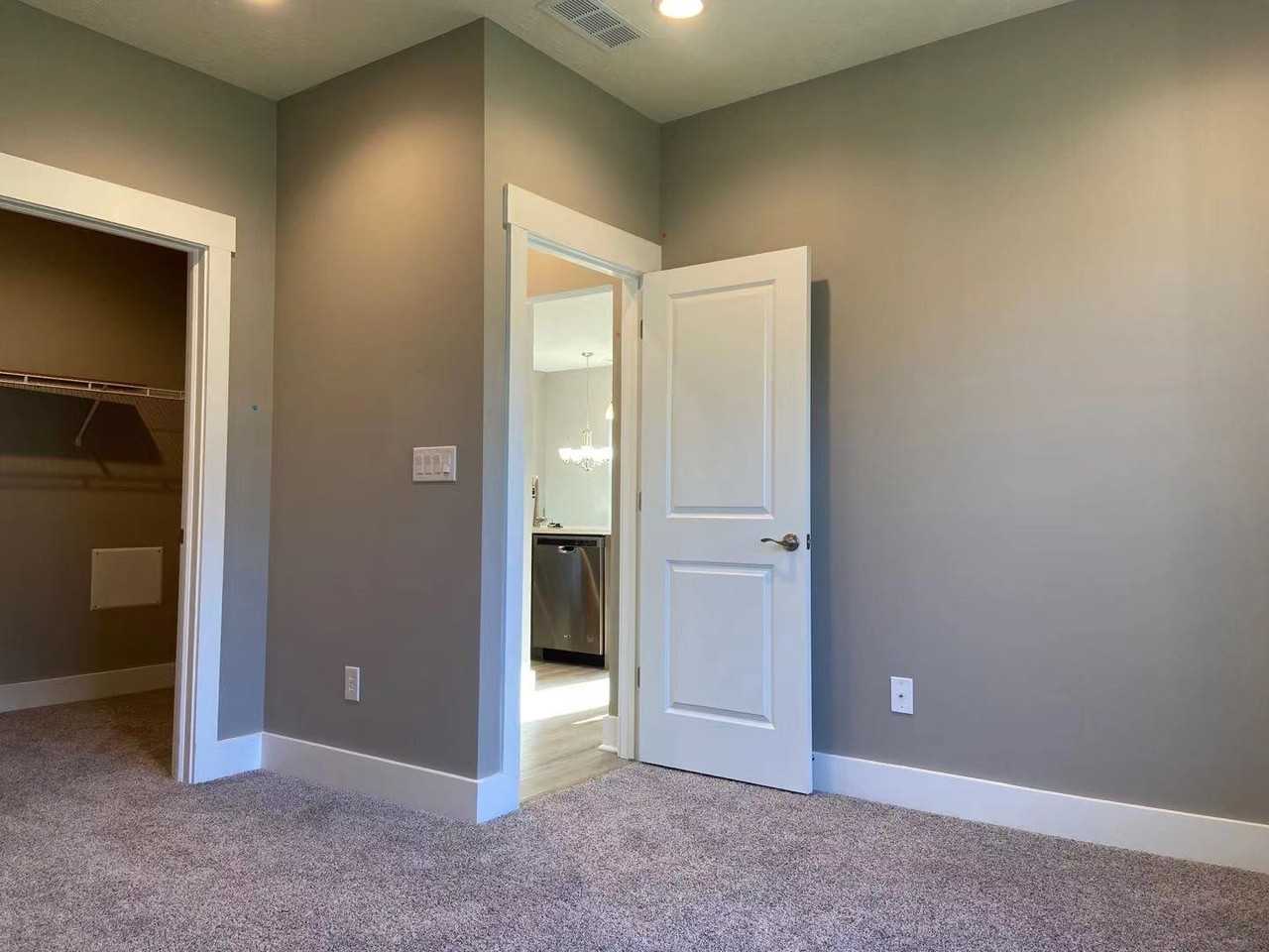 8315 Glacier Ridge Dr - Photo 7 of 20