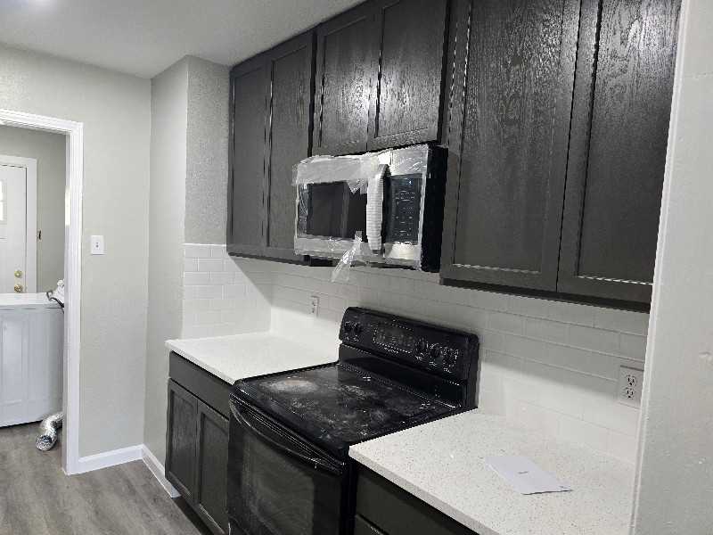 920 Lindy Ct - Photo 3 of 11