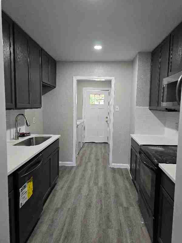 920 Lindy Ct - Photo 4 of 11