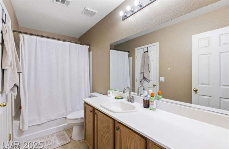 916 Bob Barney Ave - Photo 2 of 3