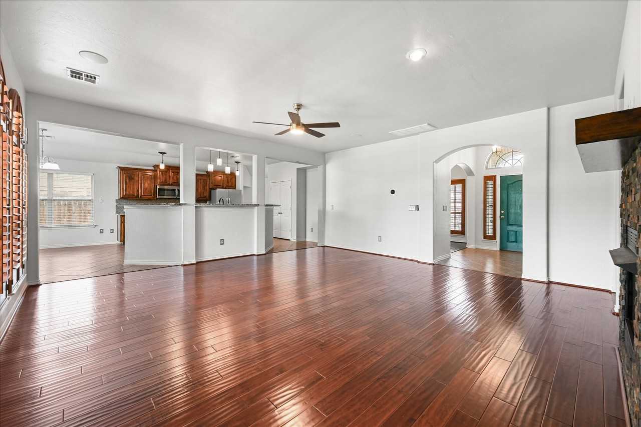 8725 Pikes Peak Rd - Photo 4 of 20