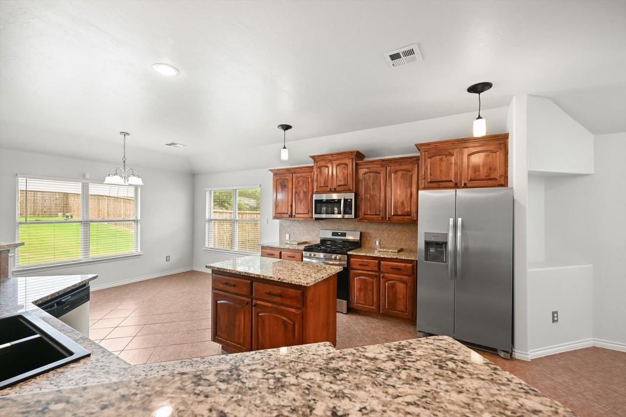 8725 Pikes Peak Rd - Photo 5 of 20
