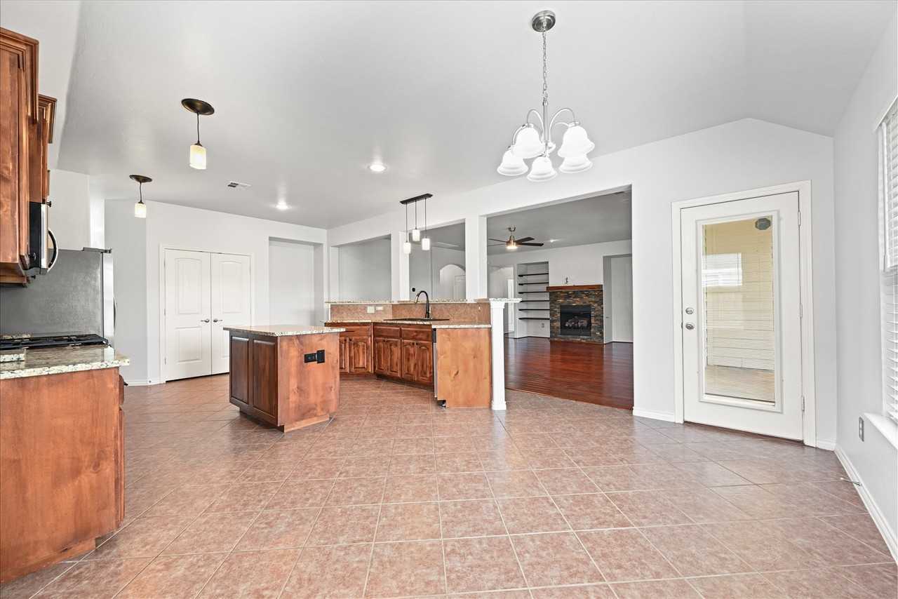 8725 Pikes Peak Rd - Photo 6 of 20