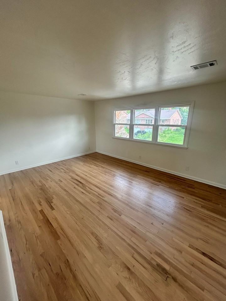 6020 Birch St #3 - Photo 7 of 10