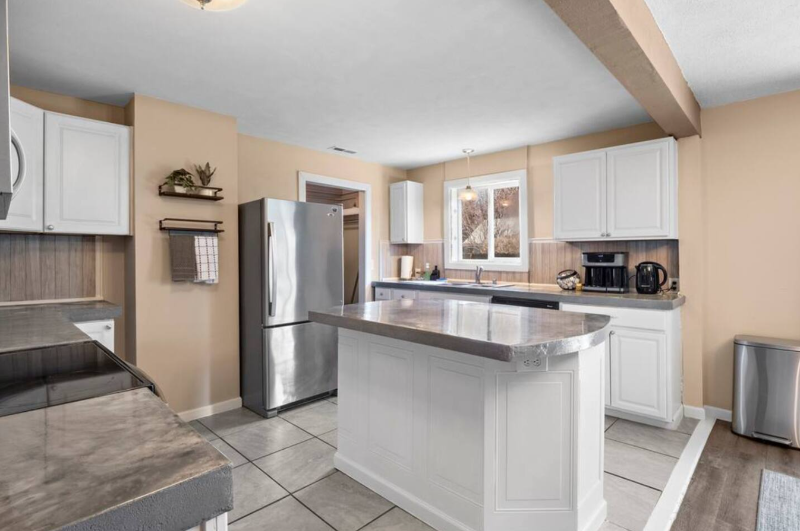 719 E 9th Ave - Photo 5 of 20