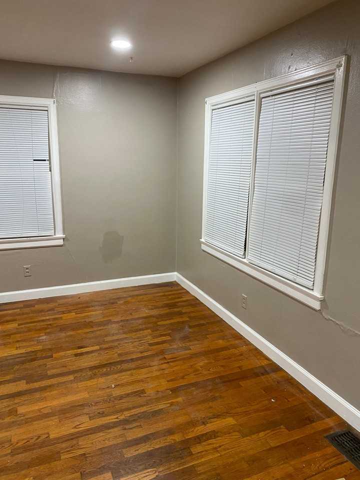 811 Park St - Photo 2 of 9