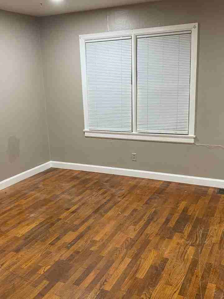 811 Park St - Photo 5 of 9
