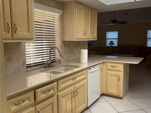 4628 Sw 18th Ave - Photo 5 of 20