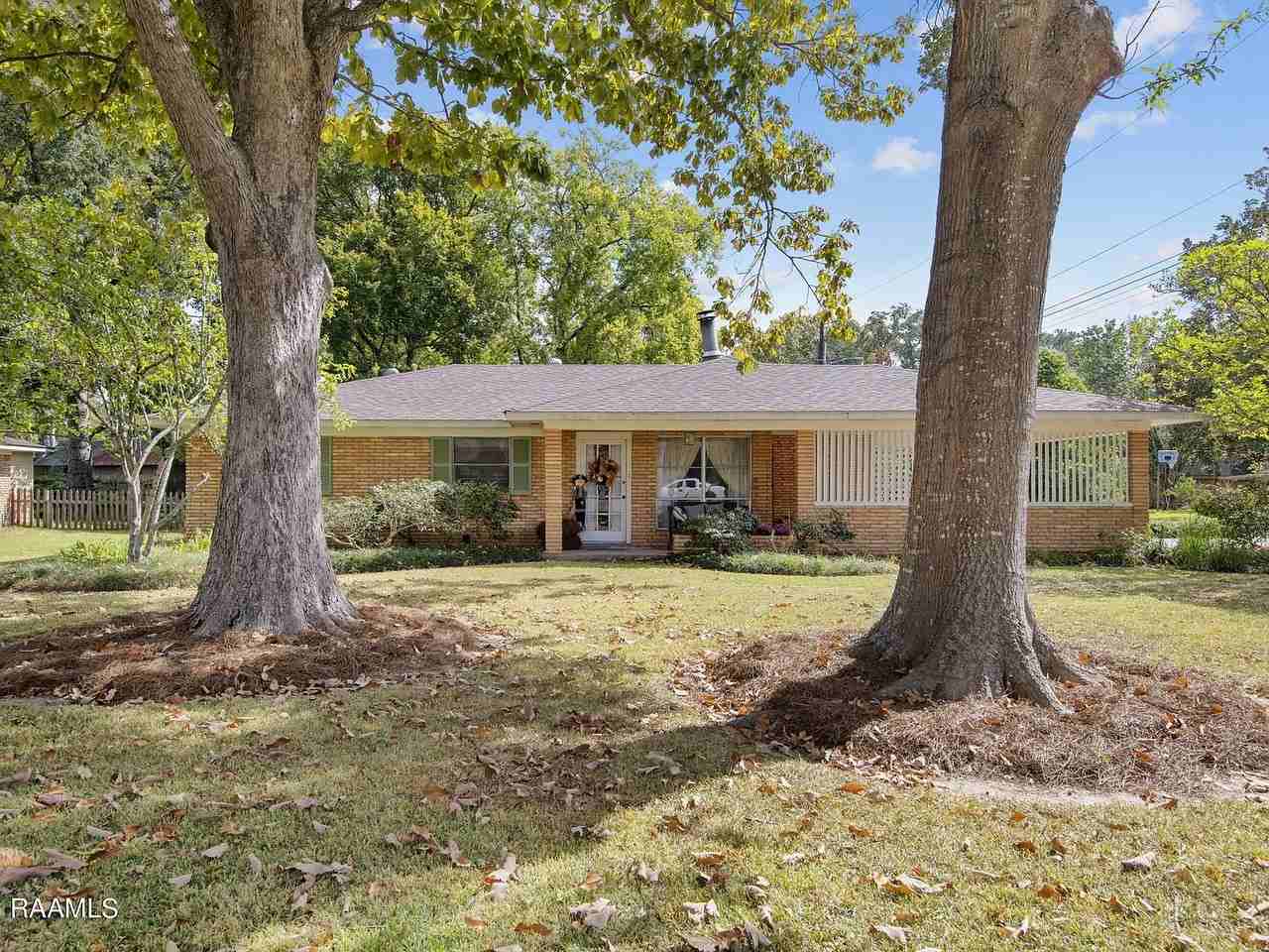 115 Brighton Dr - Photo 2 of 18