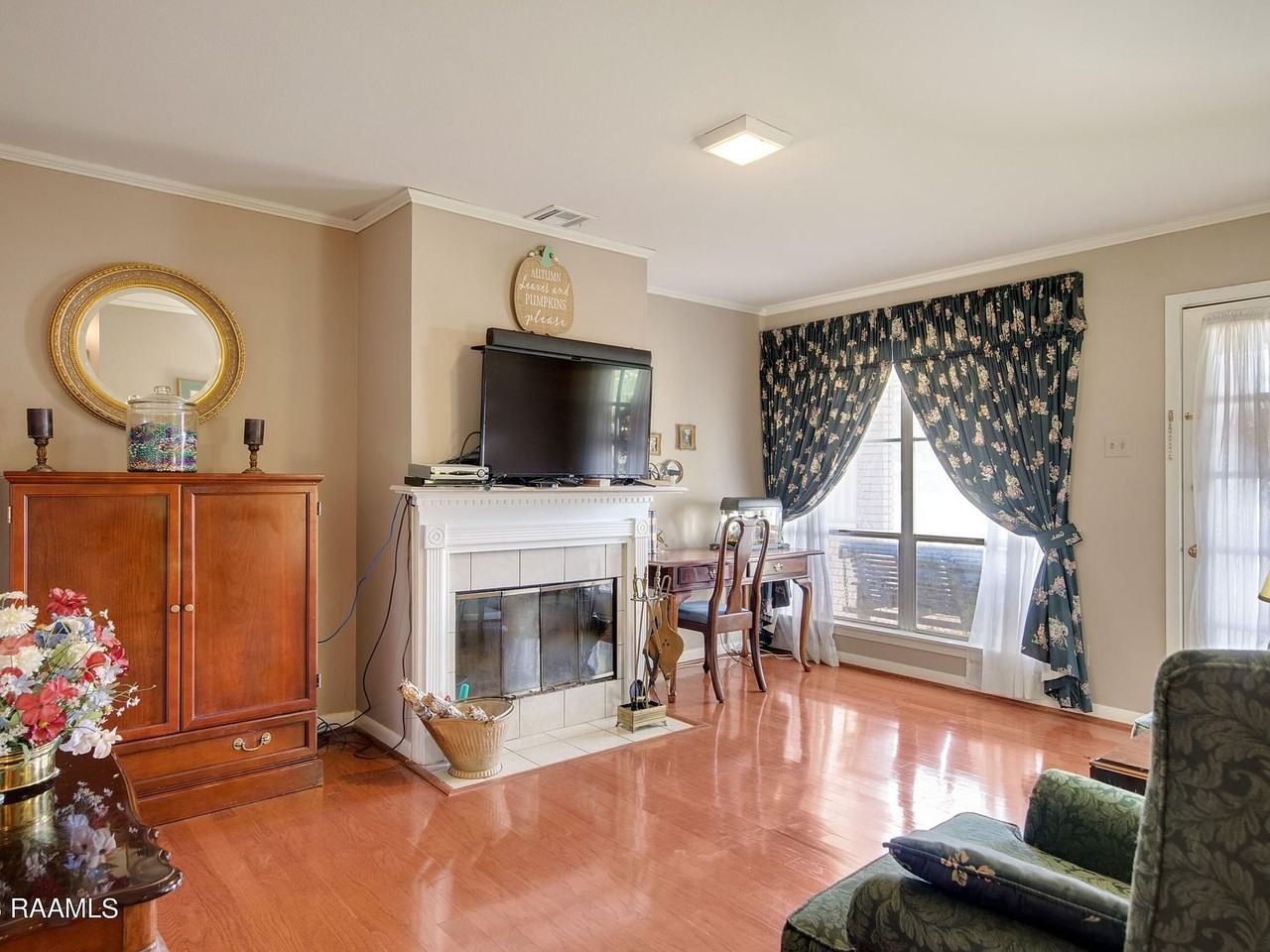 115 Brighton Dr - Photo 4 of 18