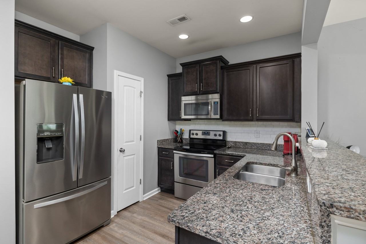4203 Virginia Colony Dr - Photo 3 of 20