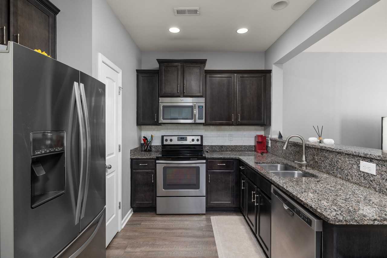 4203 Virginia Colony Dr - Photo 4 of 20