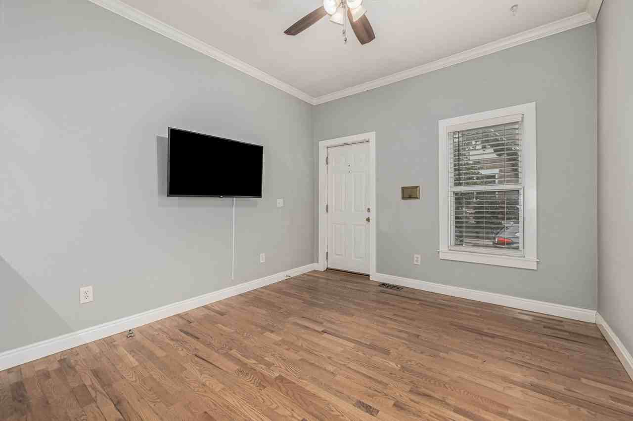 2482 W Argyle Pl - Photo 3 of 20