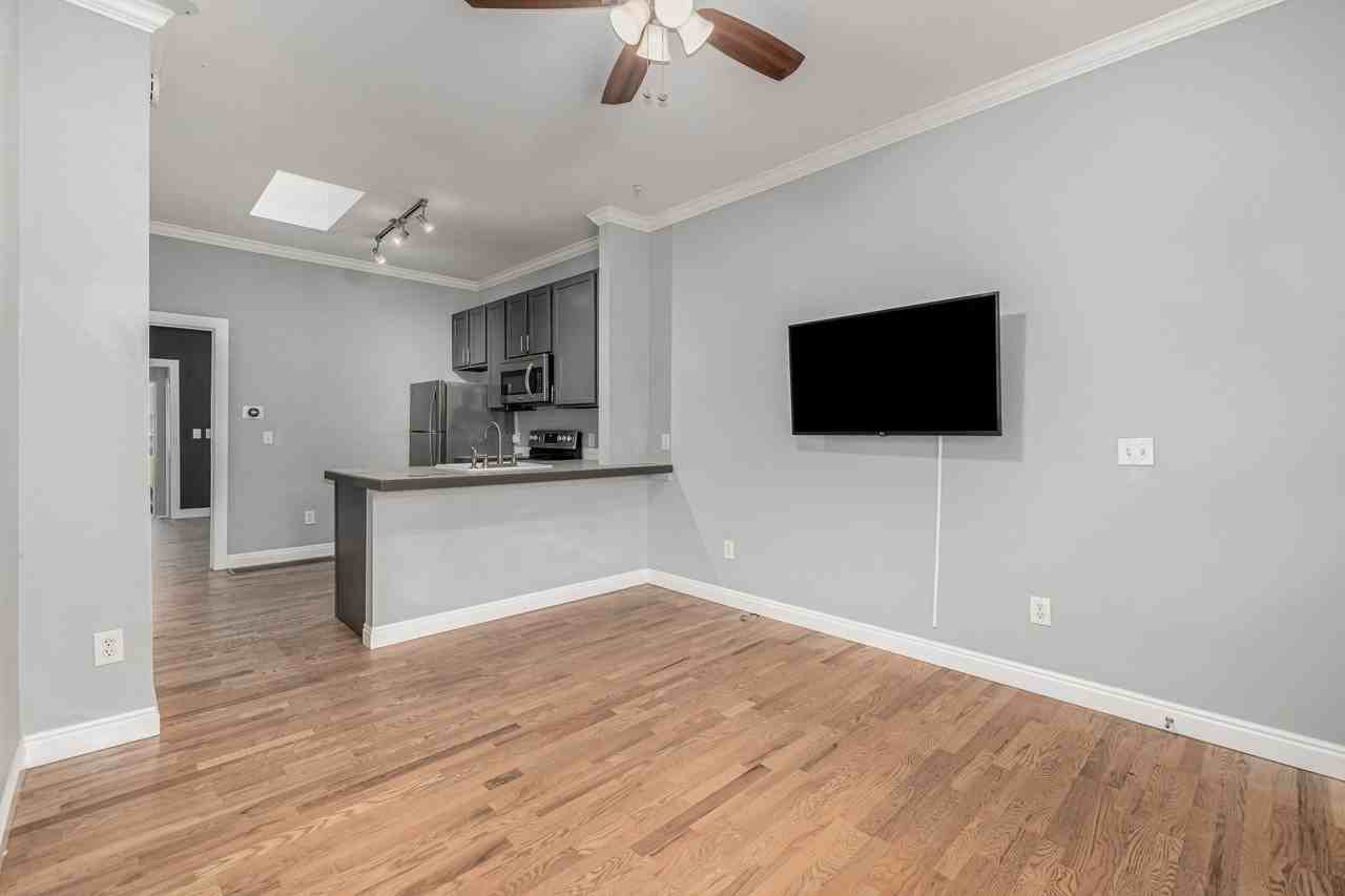 2482 W Argyle Pl - Photo 5 of 20