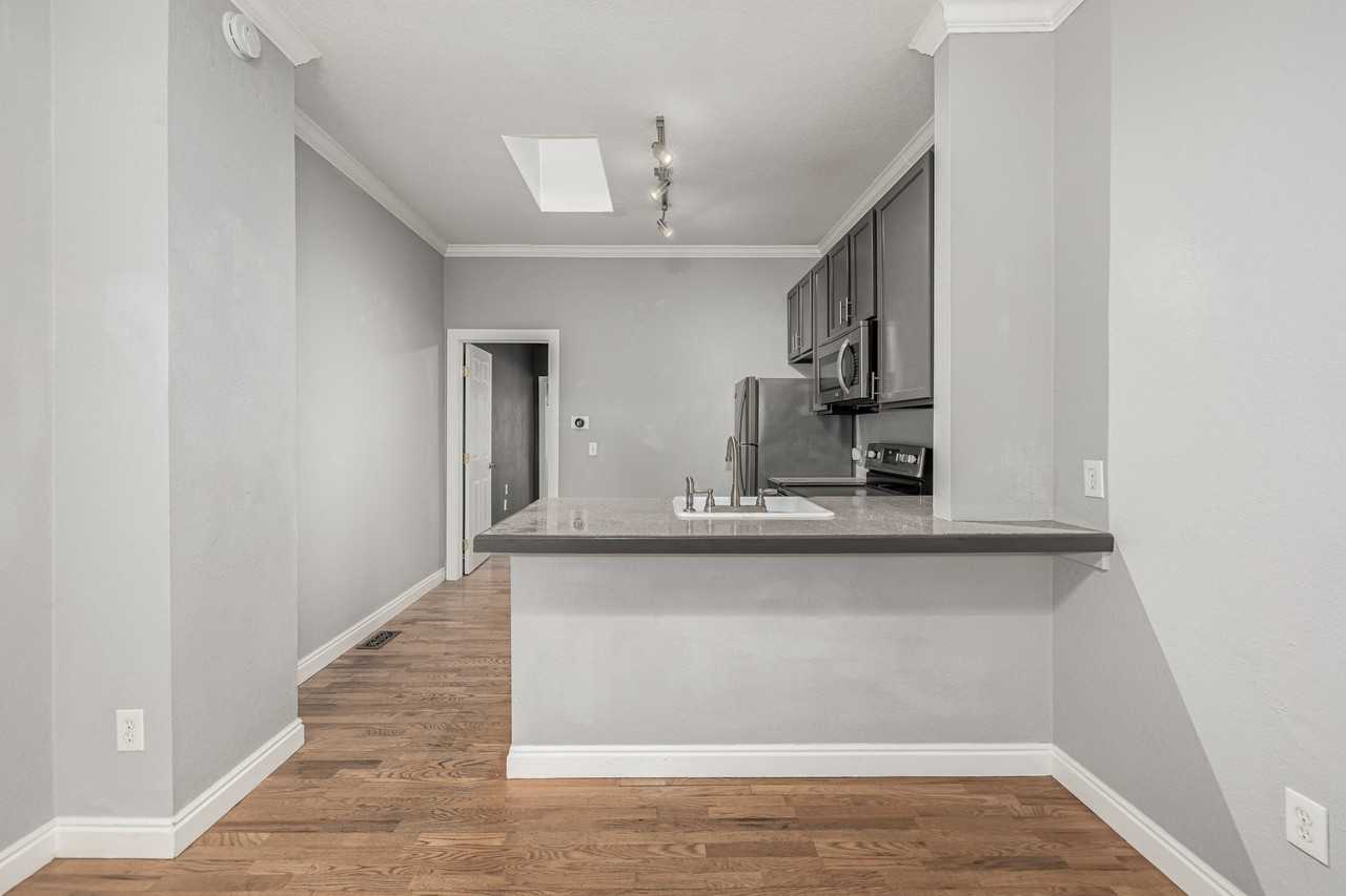 2482 W Argyle Pl - Photo 6 of 20