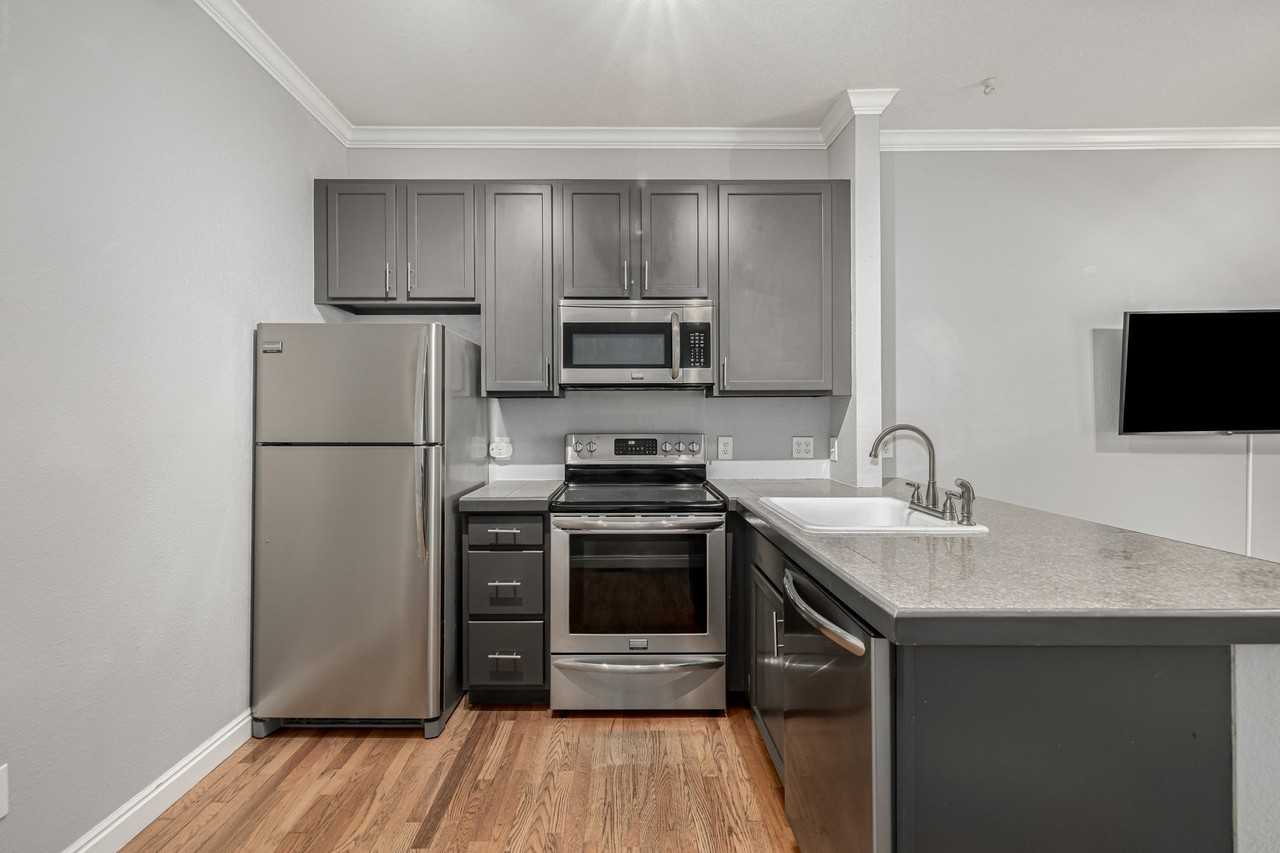 2482 W Argyle Pl - Photo 7 of 20