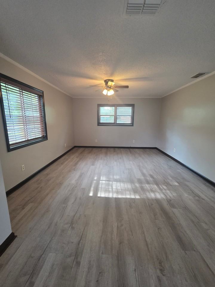 3109 Cabin St - Photo 4 of 17