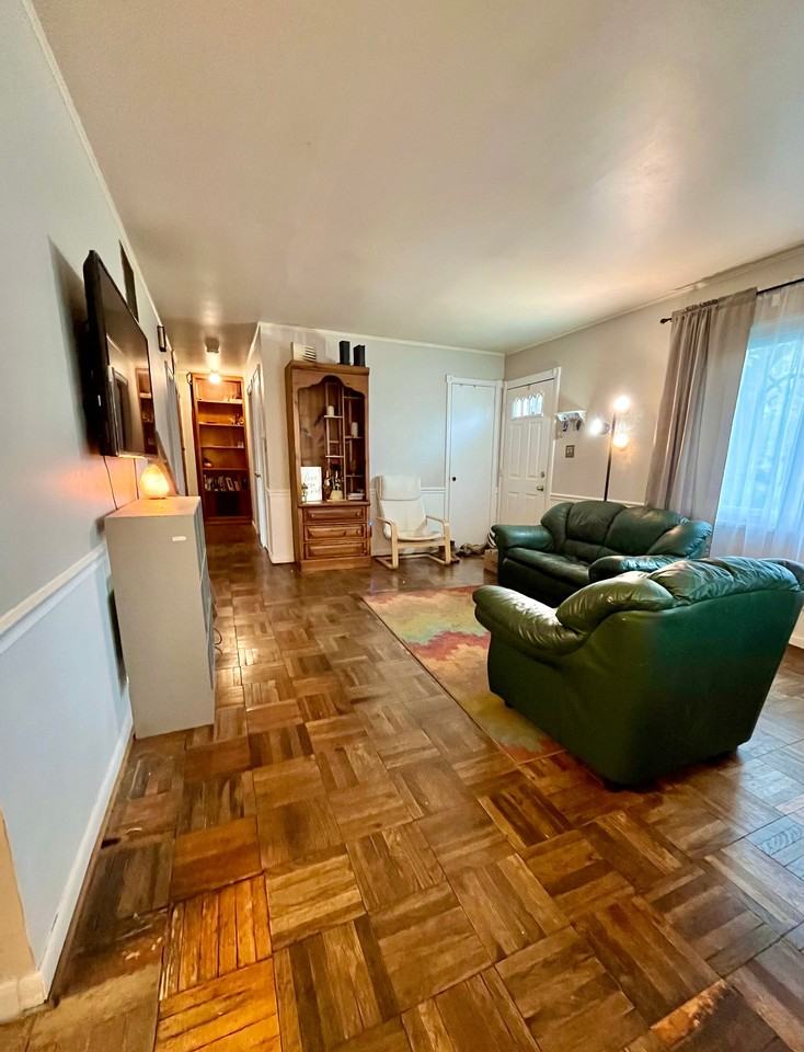 549 W 13th St - Photo 2 of 10