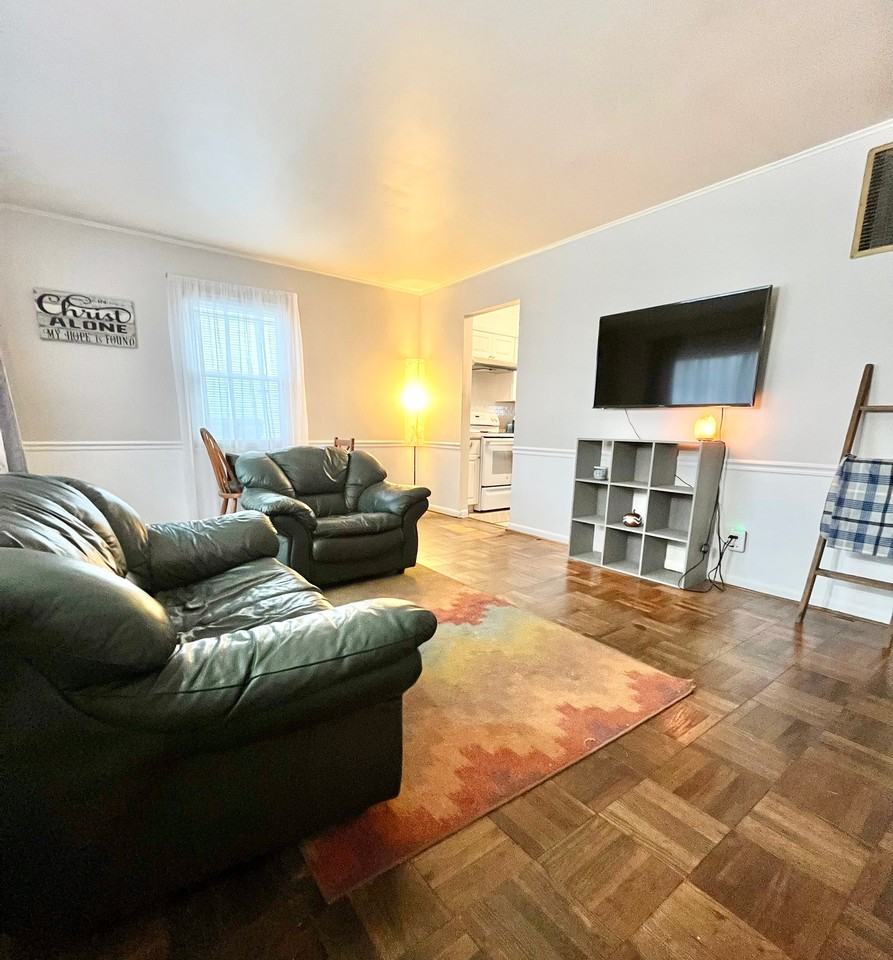 549 W 13th St - Photo 3 of 10