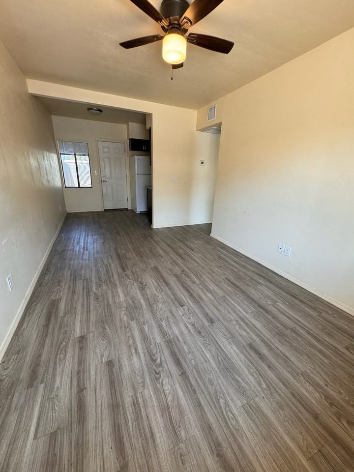 4135 E Fairmount St - Photo 2 of 10
