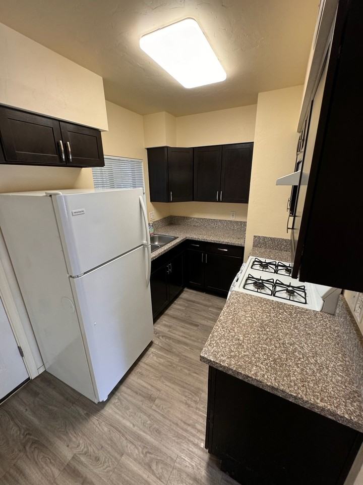4135 E Fairmount St - Photo 3 of 10