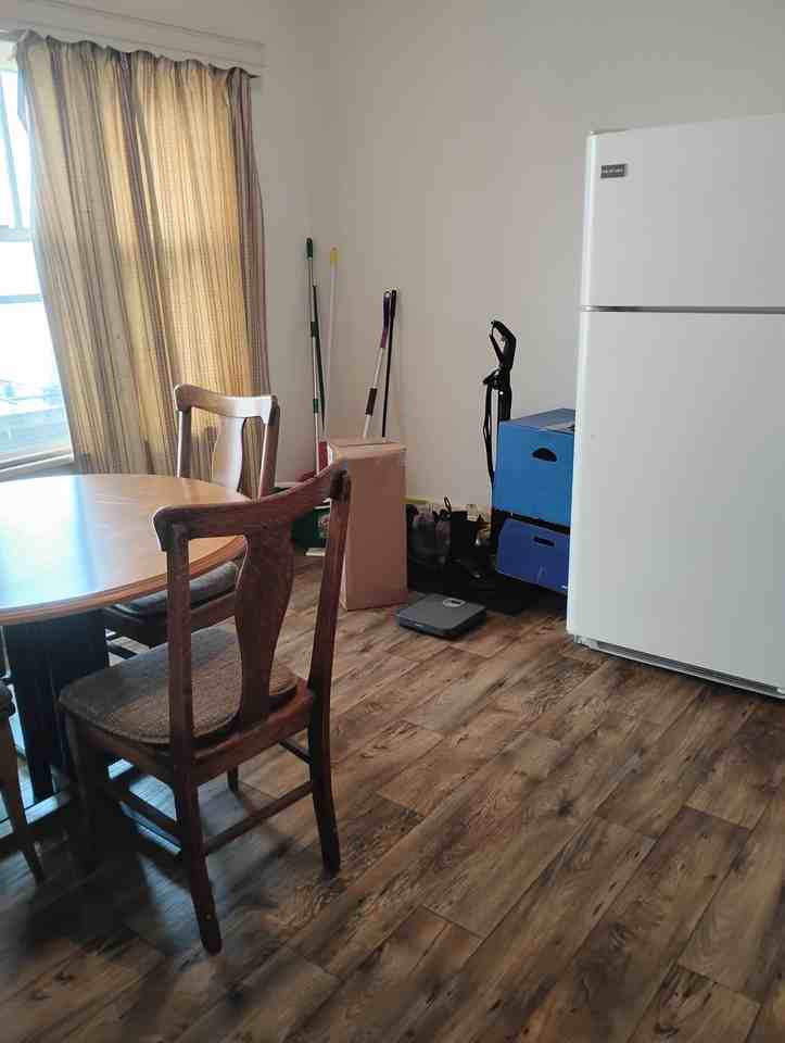 264 W 16th St - Photo 6 of 10