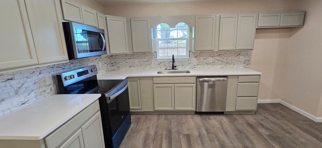 701 Chaparral Cir - Photo 3 of 7