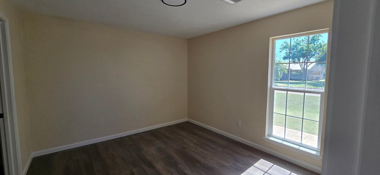701 Chaparral Cir - Photo 6 of 7