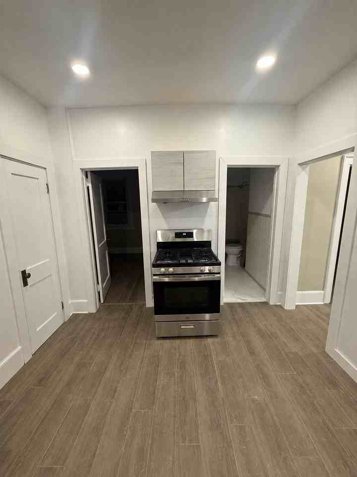 135 Liberty St - Photo 2 of 10