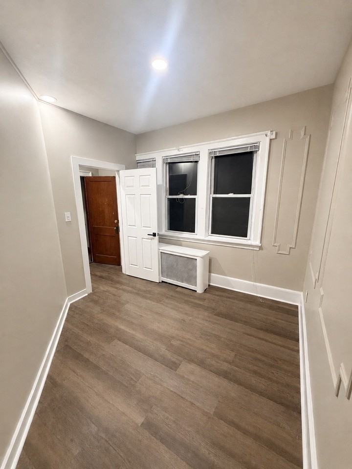 135 Liberty St - Photo 6 of 10