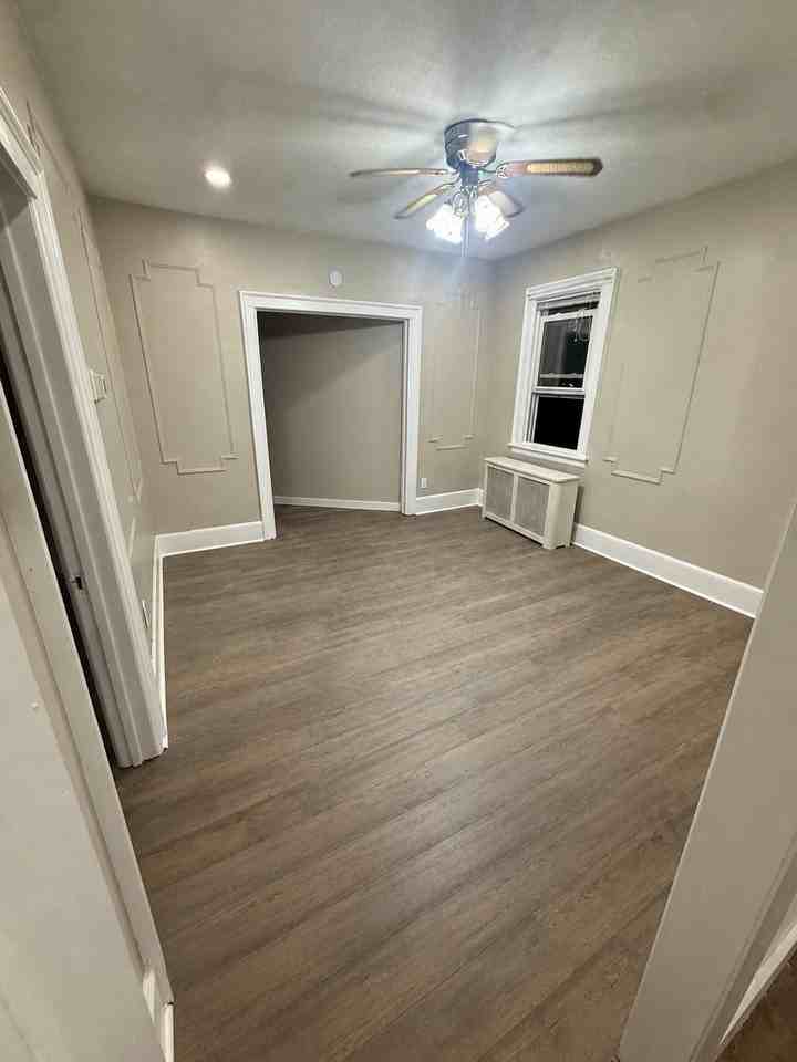 135 Liberty St - Photo 7 of 10