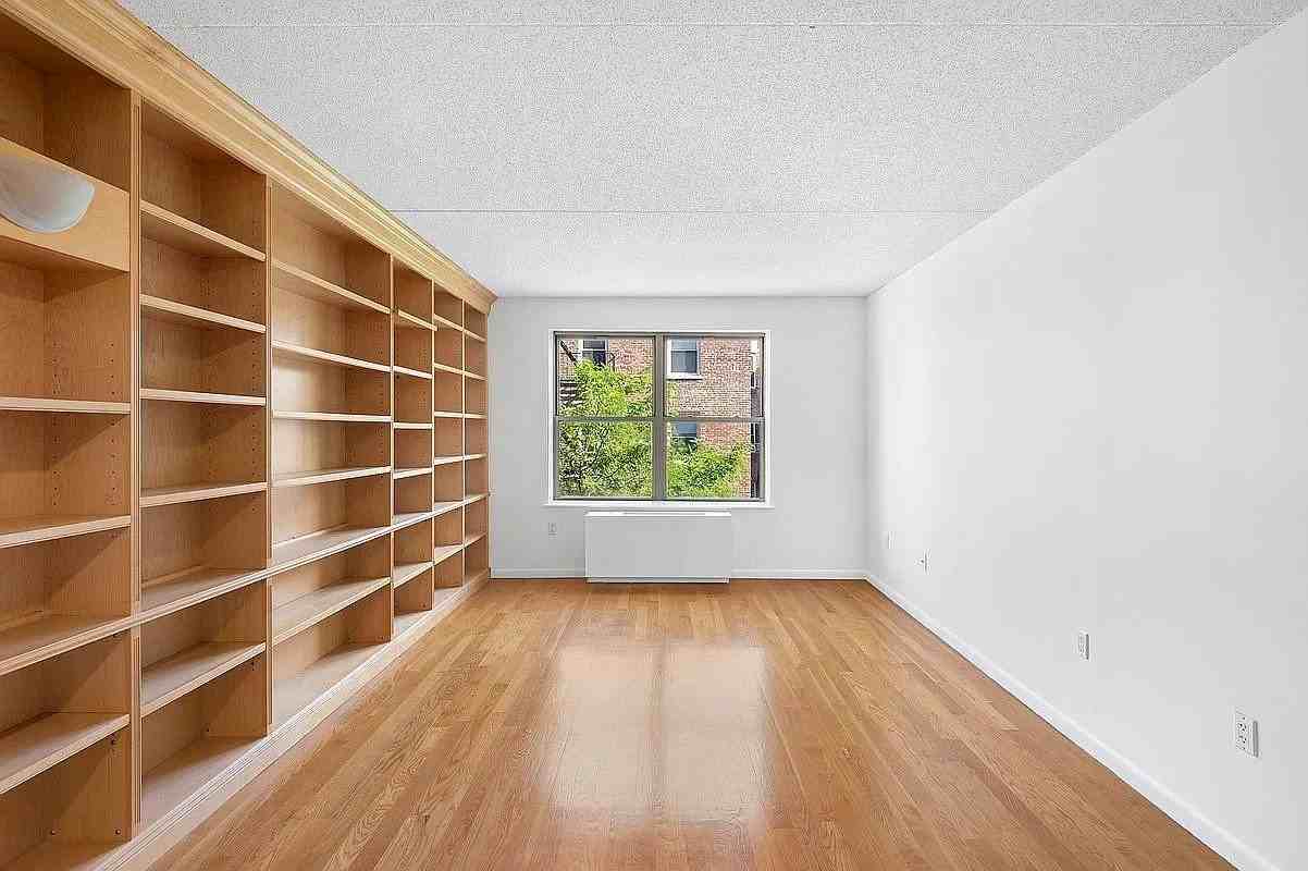 736 W 187th St #507 - Photo 2 of 6