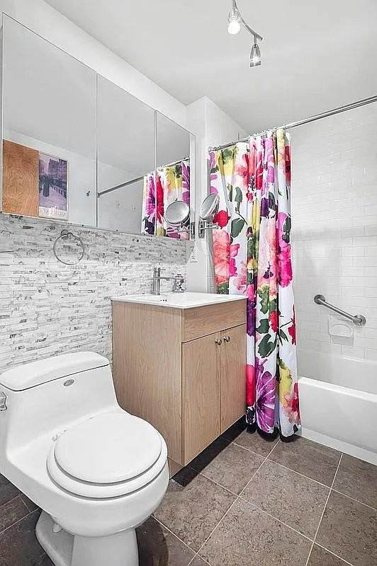 736 W 187th St #507 - Photo 6 of 6