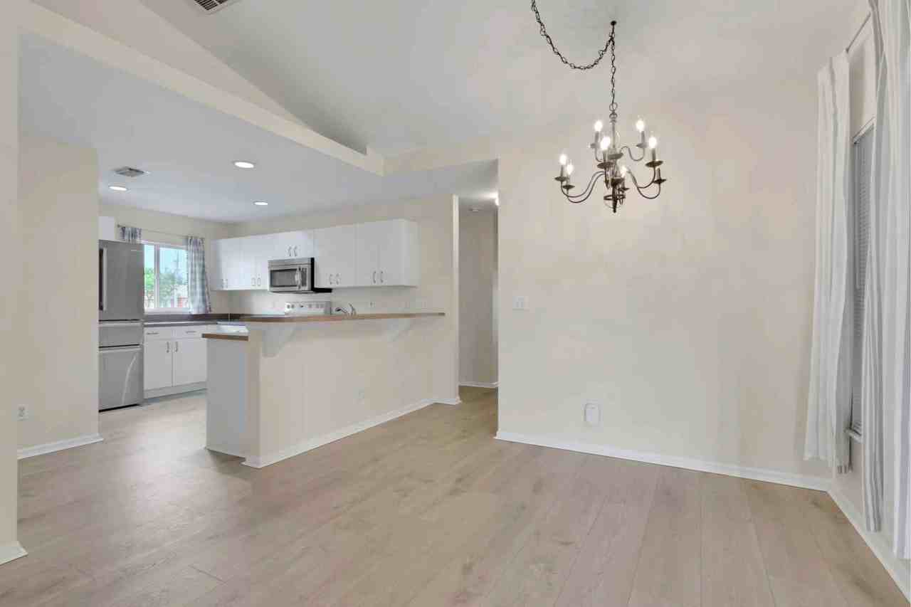 2124 Nw 18th Ave - Photo 6 of 21