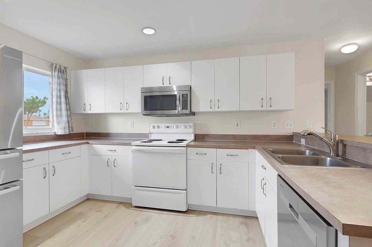 2124 Nw 18th Ave - Photo 7 of 21