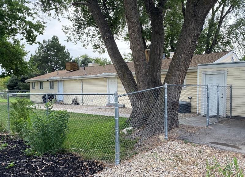 348 N Redwood Rd #B - Photo 3 of 16