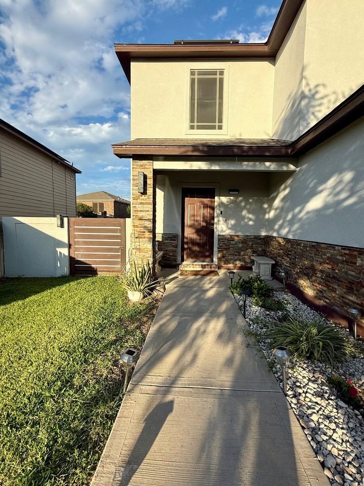 409 Pargo Dr - Photo 3 of 17