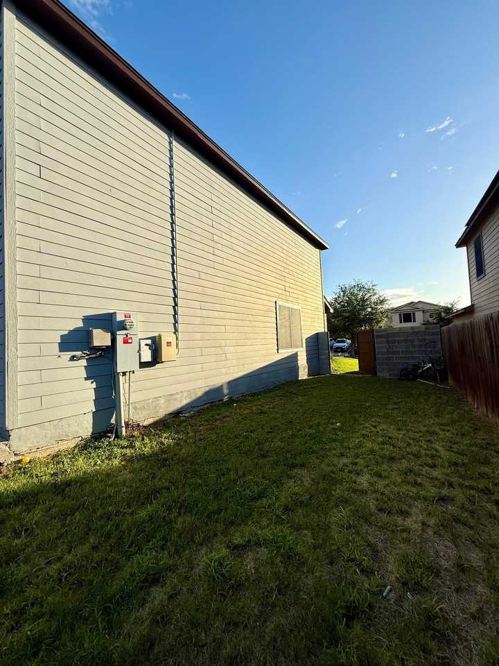 409 Pargo Dr - Photo 5 of 17