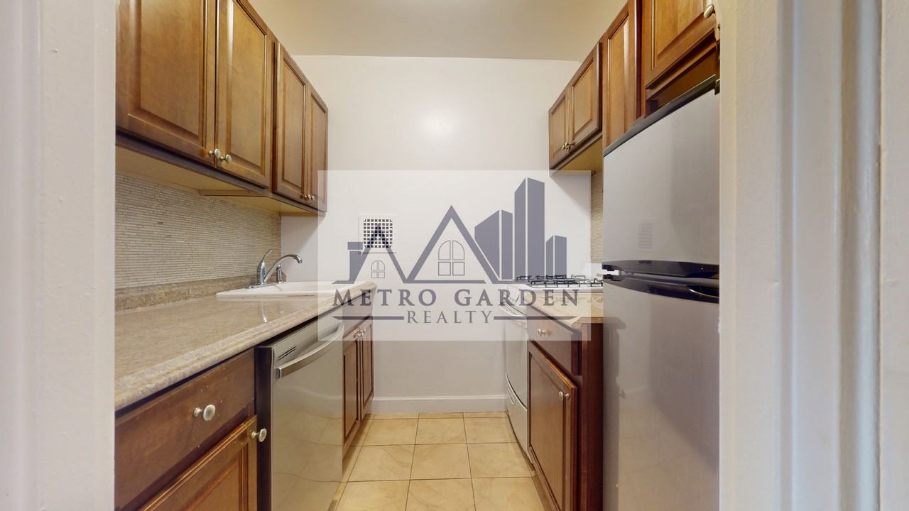 66-15 Thornton Place #4E - Photo 7 of 30