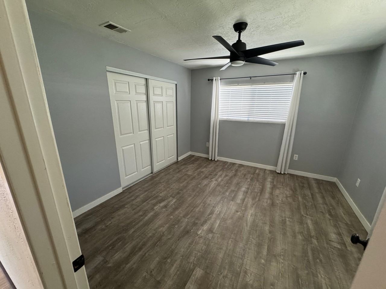 1035 7th St - Photo 6 of 23