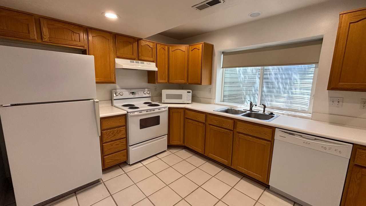 873 Se - Photo 2 of 12