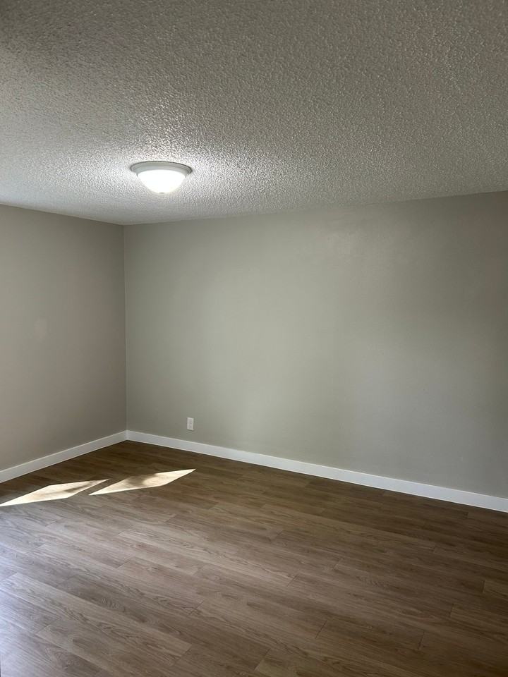 1158 S Collyge Ave - Photo 4 of 8