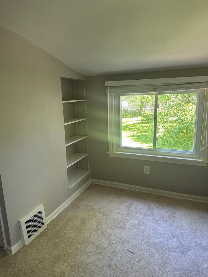 1547 Commodore Rd - Photo 7 of 19