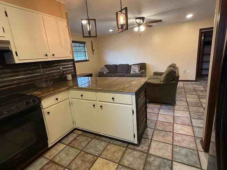 119 Jay St - Photo 3 of 5