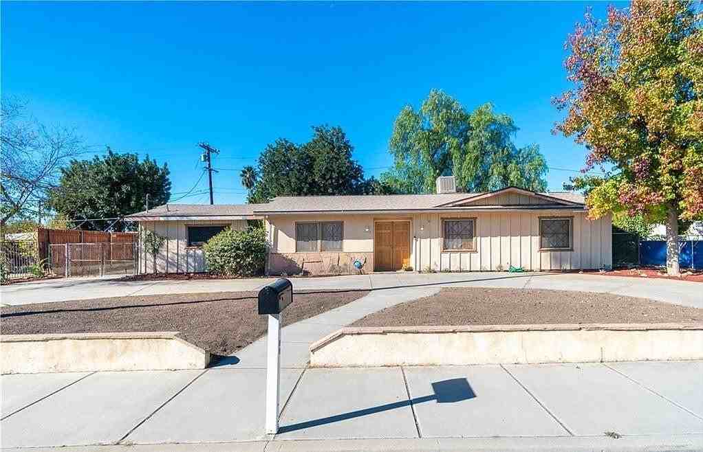 1030 Perrisito St - Photo 2 of 27